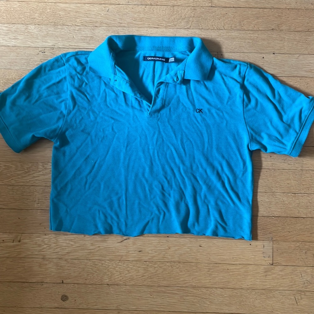 Blue cropped colored shirt with buttons. Calvin Klein brand.